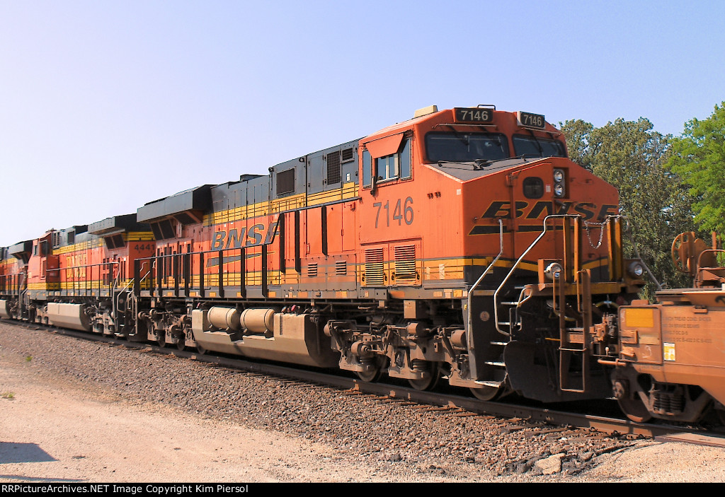 BNSF 7146